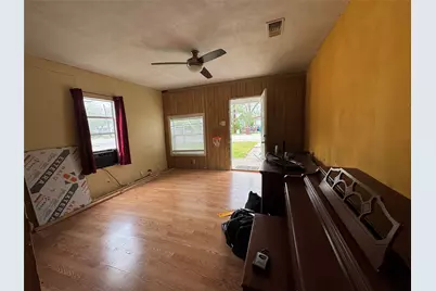 402 Laredo Street, Lockhart, TX 78644 - Photo 6