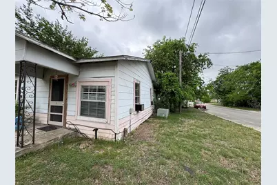 402 Laredo Street, Lockhart, TX 78644 - Photo 2