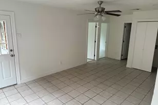 138 Coffee Ln, Lake Jackson, TX 77566 - Photo 2