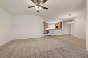 13109 Rippling Creek Ln, Pearland, TX 77584 - Photo 6