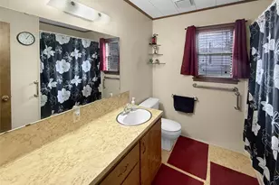 130 Elm St, Flatonia, TX 78941 - Photo 10