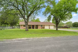 130 Elm St, Flatonia, TX 78941 - Photo 1