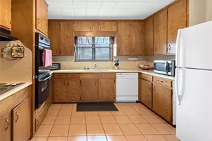 130 Elm St, Flatonia, TX 78941 - Photo 2