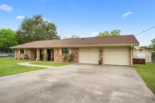 130 Elm St, Flatonia, TX 78941 - Photo 4