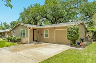 229 Caladium St, Lake Jackson, TX 77566 - Photo 2