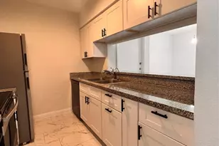 3005 Walnut Bend Ln, Houston, TX 77042 - Photo 8