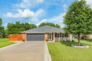 112 Lillian Dr, West Columbia, TX 77486 - Photo 2