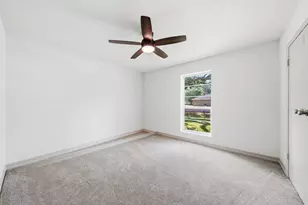9 Robin Dr, Alvin, TX 77511 - Photo 16