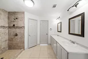 9 Robin Dr, Alvin, TX 77511 - Photo 12