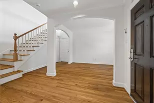 1119 Banks St, Houston, TX 77006 - Photo 2