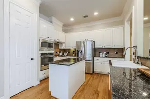 7515 Shady Villa Walk, Houston, TX 77055 - Photo 8