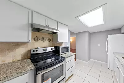 12633 Memorial Drive #170, Houston, TX 77024 - Photo 14