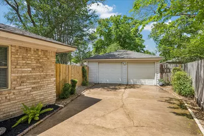 11418 Ash Creek Drive, Houston, TX 77043 - Photo 32