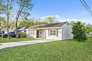 702 S Nugent St, La Porte, TX 77571 - Photo 2