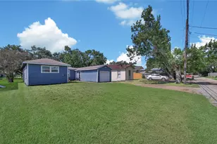 1606 W 8th St, Freeport, TX 77541 - Photo 4