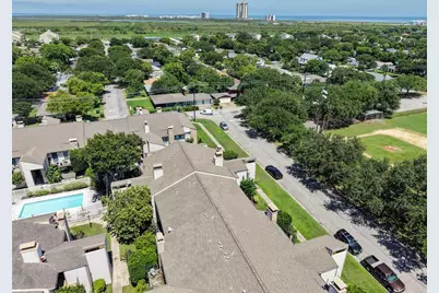 7033 N Holiday Drive, Galveston, TX 77550 - Photo 28