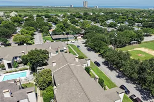 7033 N Holiday Dr, Galveston, TX 77550 - Photo 28