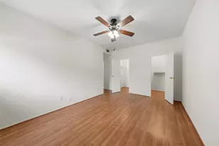 7033 N Holiday Dr, Galveston, TX 77550 - Photo 16
