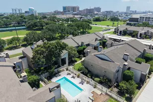 7033 N Holiday Dr, Galveston, TX 77550 - Photo 4