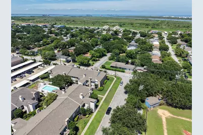 7033 N Holiday Drive, Galveston, TX 77550 - Photo 38