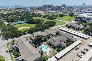 7033 N Holiday Dr, Galveston, TX 77550 - Photo 40