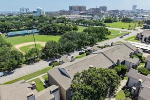 7033 N Holiday Dr, Galveston, TX 77550 - Photo 34