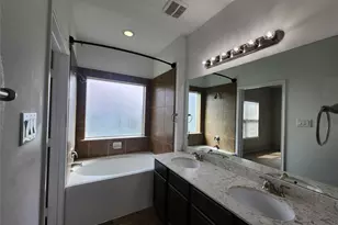 9346 Valley Tree Ln, Houston, TX 77089 - Photo 12