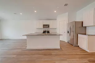 1018 Fringed Bluestar Dr, Rosharon, TX 77583 - Photo 6