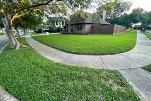2902 Pioneer Pass Pass, Sugar Land, TX 77479 - Photo 4