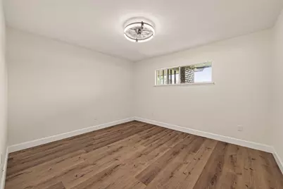 7714 Renwick Drive #M67, Houston, TX 77081 - Photo 16