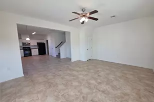 8810 Bent Oak Ln, Hitchcock, TX 77563 - Photo 2