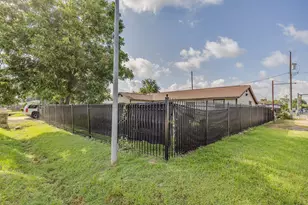 10706 Bauman Rd, Houston, TX 77076 - Photo 4