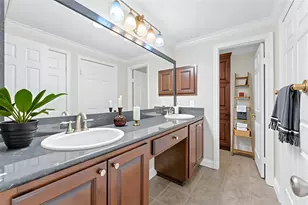 2255 Braeswood Park Dr, Houston, TX 77030 - Photo 8