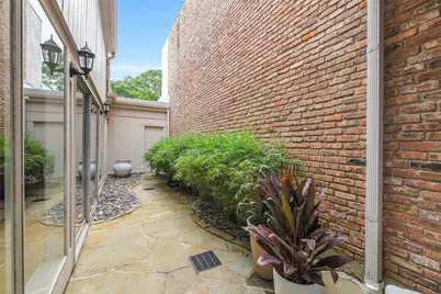 9454 Briar Forest Drive, Houston, TX 77063 - Photo 18