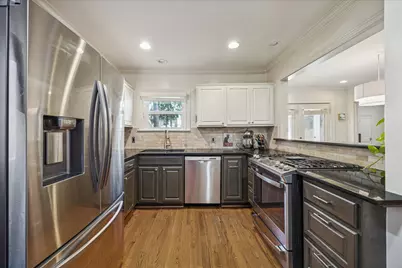 429 W 22nd Street, Houston, TX 77008 - Photo 2