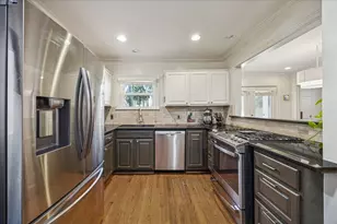 429 W 22nd St, Houston, TX 77008 - Photo 2