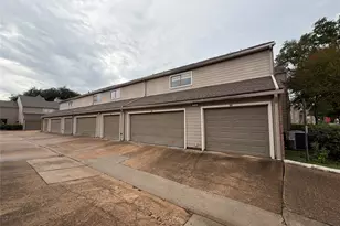 6701 Sands Point Dr, Houston, TX 77074 - Photo 10