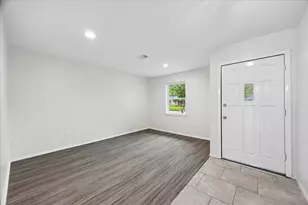 5850 Southminster Dr, Houston, TX 77035 - Photo 2