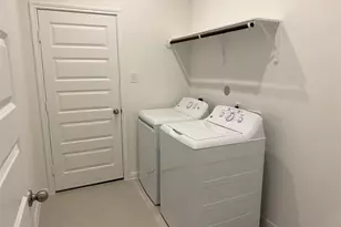 11828 E Gate Dr, Willis, TX 77318 - Photo 12