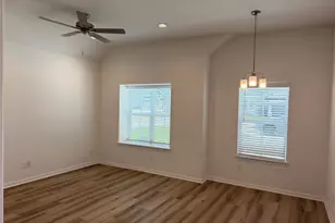 11828 E Gate Dr, Willis, TX 77318 - Photo 2