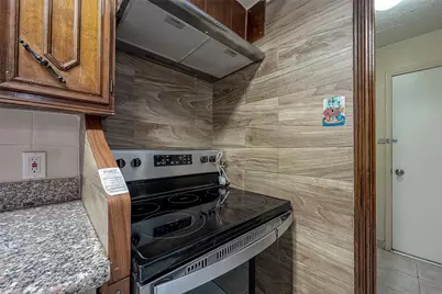 9318 Benning Drive, Houston, TX 77031 - Photo 14