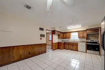 9318 Benning Drive, Houston, TX 77031 - Photo 10