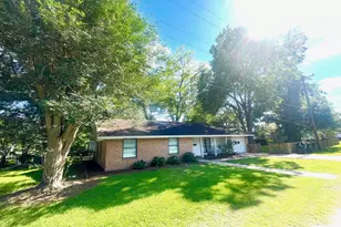 817 Washington St, Columbus, TX 78934 - Photo 2