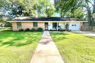817 Washington St, Columbus, TX 78934 - Photo 1