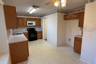 8711 April Arbor Ct, Houston, TX 77031 - Photo 4