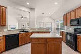 18634 Summercliff Ln, Tomball, TX 77377 - Photo 14