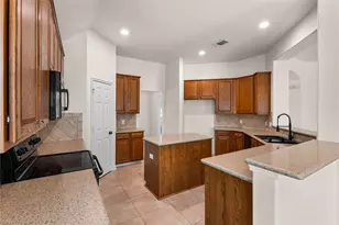 18634 Summercliff Ln, Tomball, TX 77377 - Photo 12
