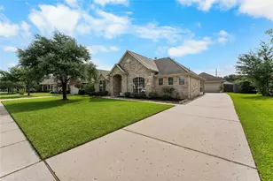 18634 Summercliff Ln, Tomball, TX 77377 - Photo 2