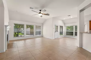 18634 Summercliff Ln, Tomball, TX 77377 - Photo 6