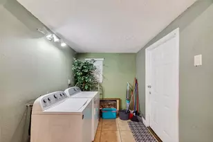 504 N Circle Dr, Baytown, TX 77520 - Photo 22